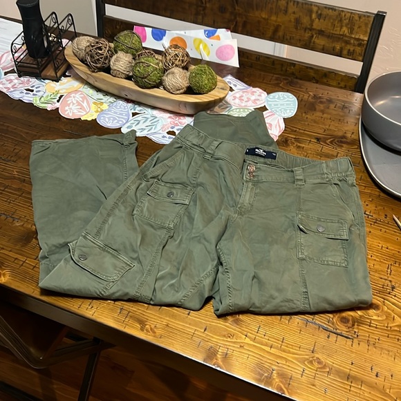 Hollister Pants - Hollister Low Rise Baggy Cargo Pant size Large